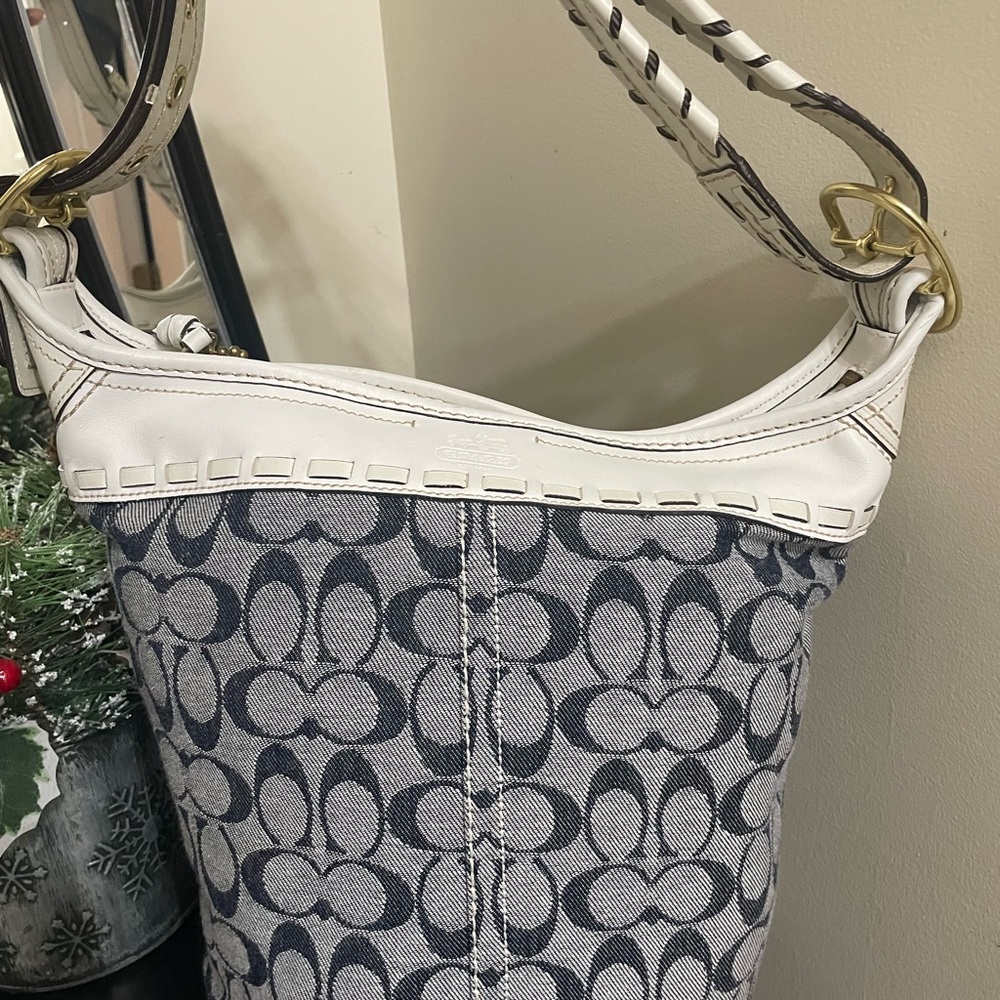 Coach Navy and Cream Signature Shoulder Bag - Picture 4 of 11